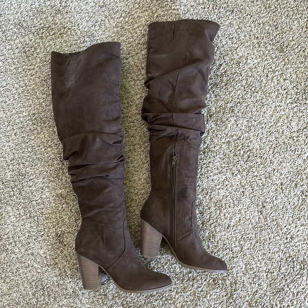 Carlos Santana High Knee Slouchy Heeled Boots - Size  8